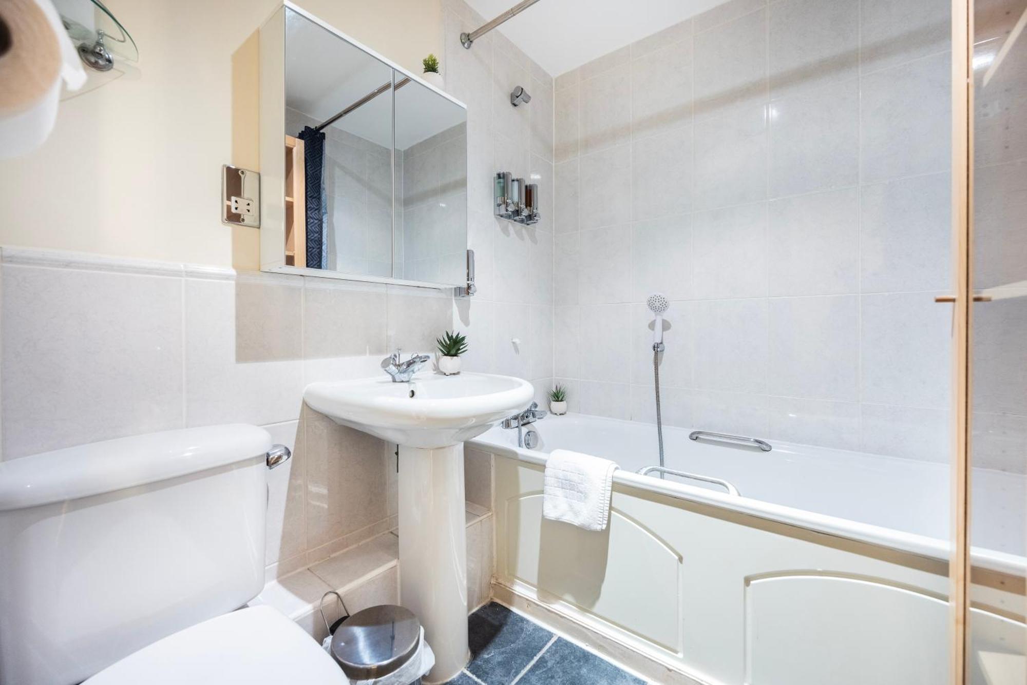 Apartamento Welcomestay St Georges Wharf Londres